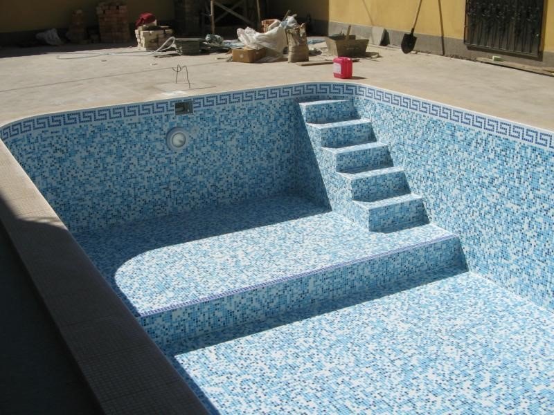 Керамическая плитка для отделки бассейна